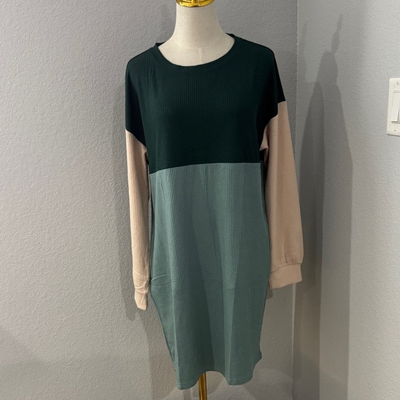 Colorblock Long Sleeve Dress - Picture 3 of 5